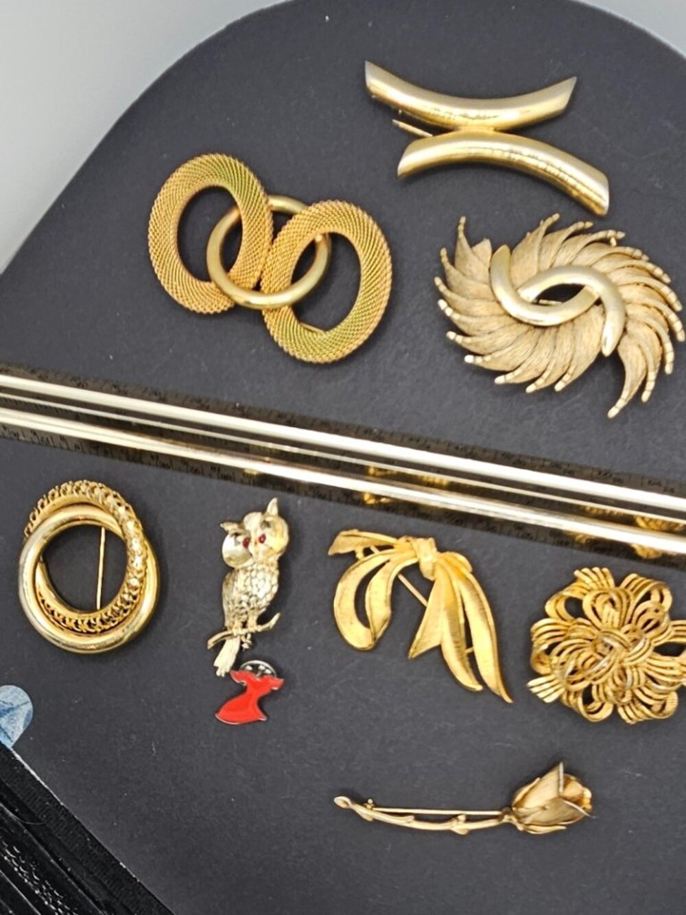 Vintage 1980s Gold Tone Brooch & Pin Lot - Statement & Figural Jewelry (7 Pcs)